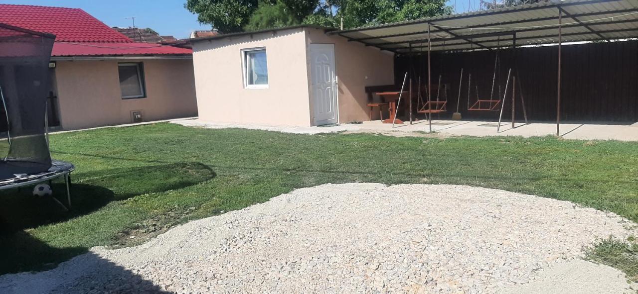 Ferienwohnung Viktoria Vendeghaz Miskolc Exterior foto